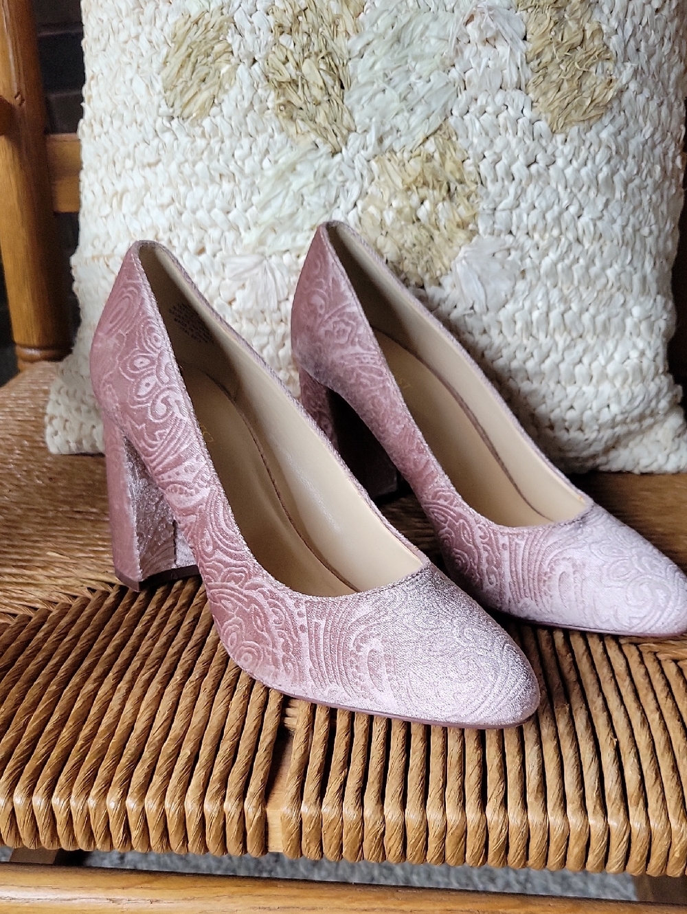 Nine West Jayvee, pink blush velvet like block heels, size 8.5M